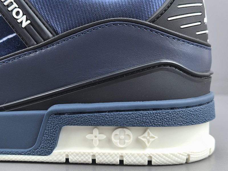 LV Trainer Sneaker 004