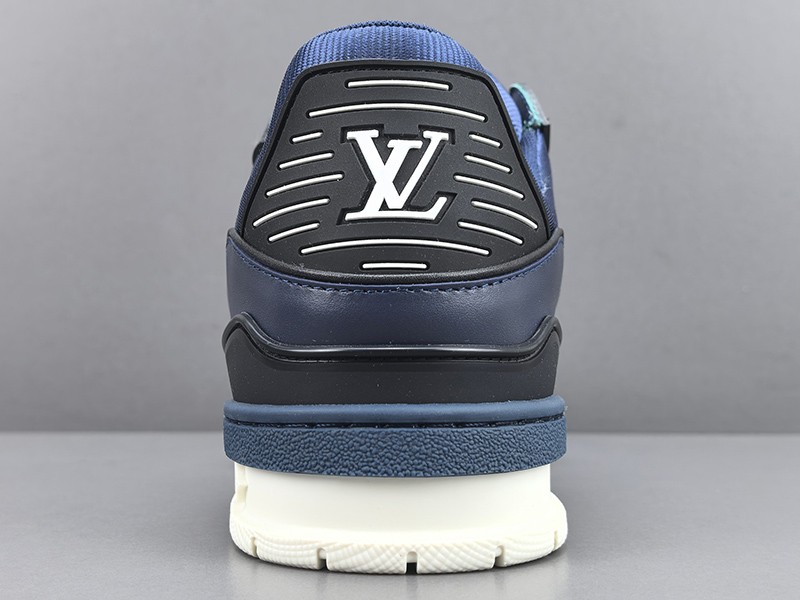 LV Trainer Sneaker 004