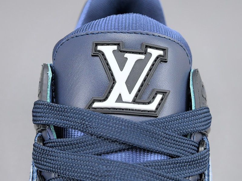 LV Trainer Sneaker 004