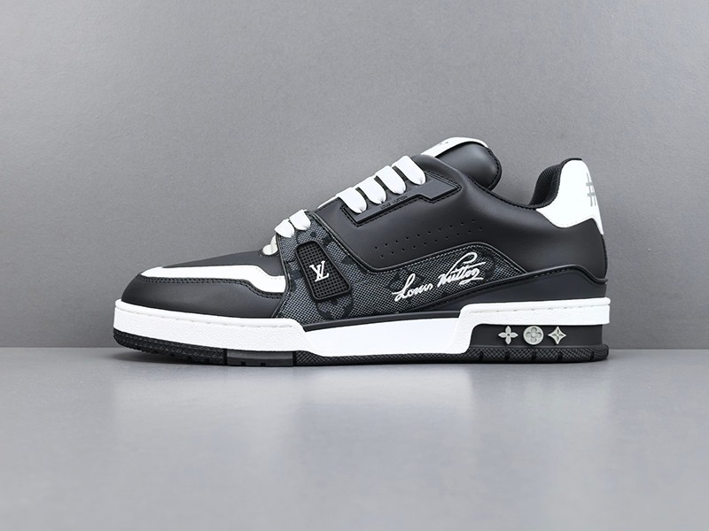 LV Trainer Sneaker 005
