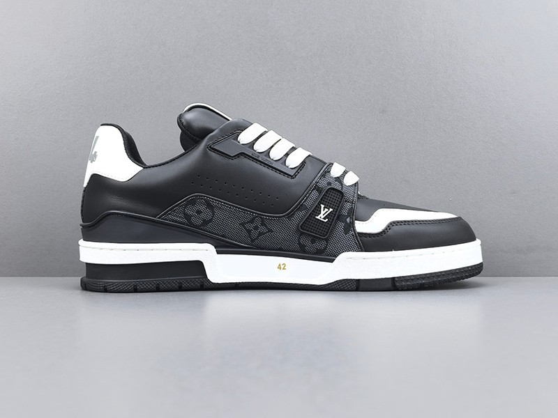 LV Trainer Sneaker 005