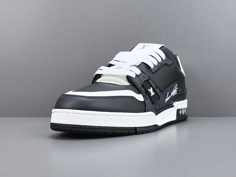 LV Trainer Sneaker 005