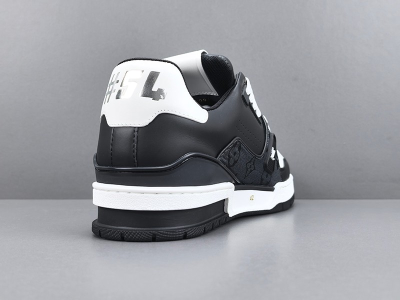 LV Trainer Sneaker 005