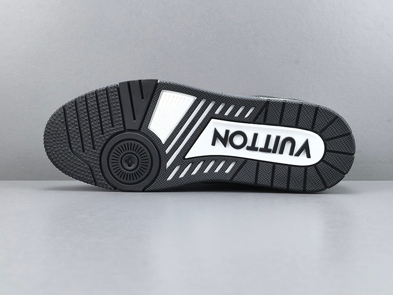 LV Trainer Sneaker 005