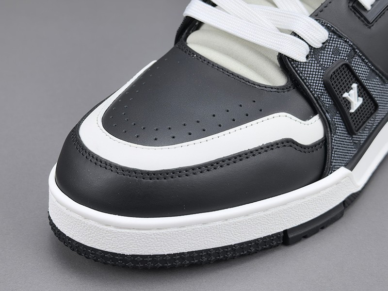 LV Trainer Sneaker 005