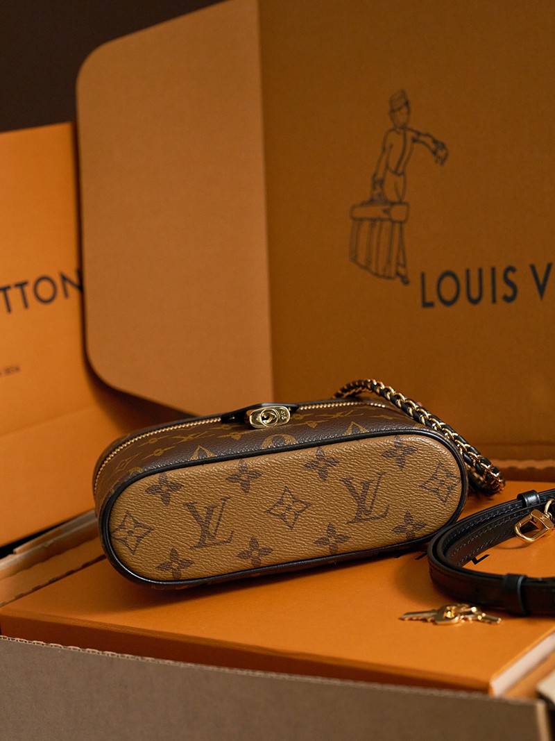 Vanity Chain Pouch M47125