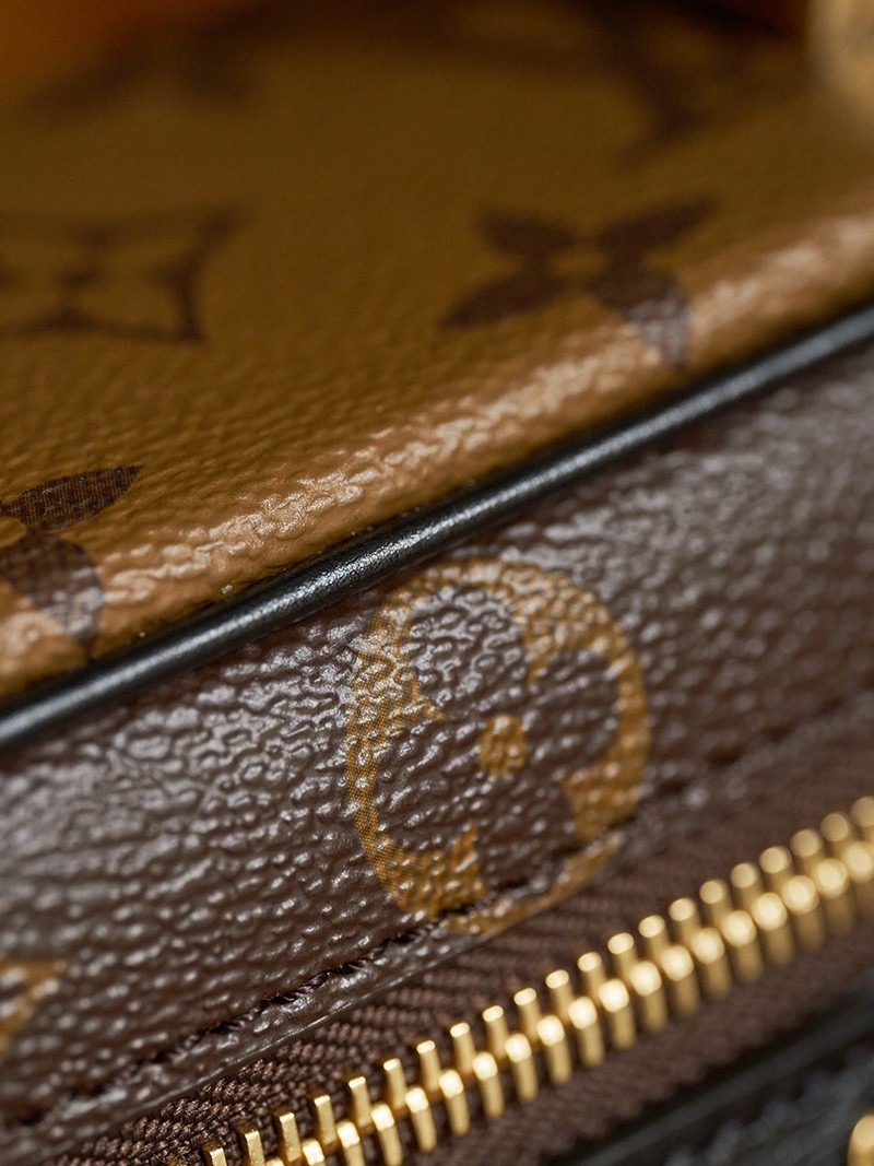 Vanity Chain Pouch M47125