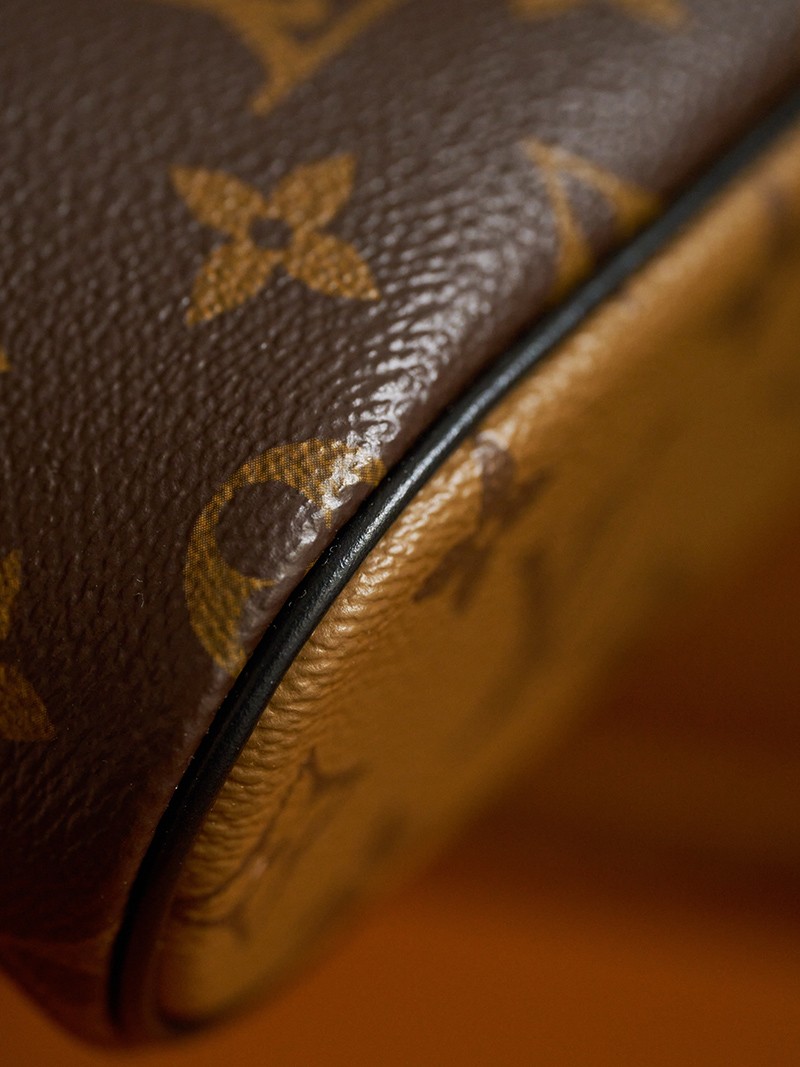 Vanity Chain Pouch M47125