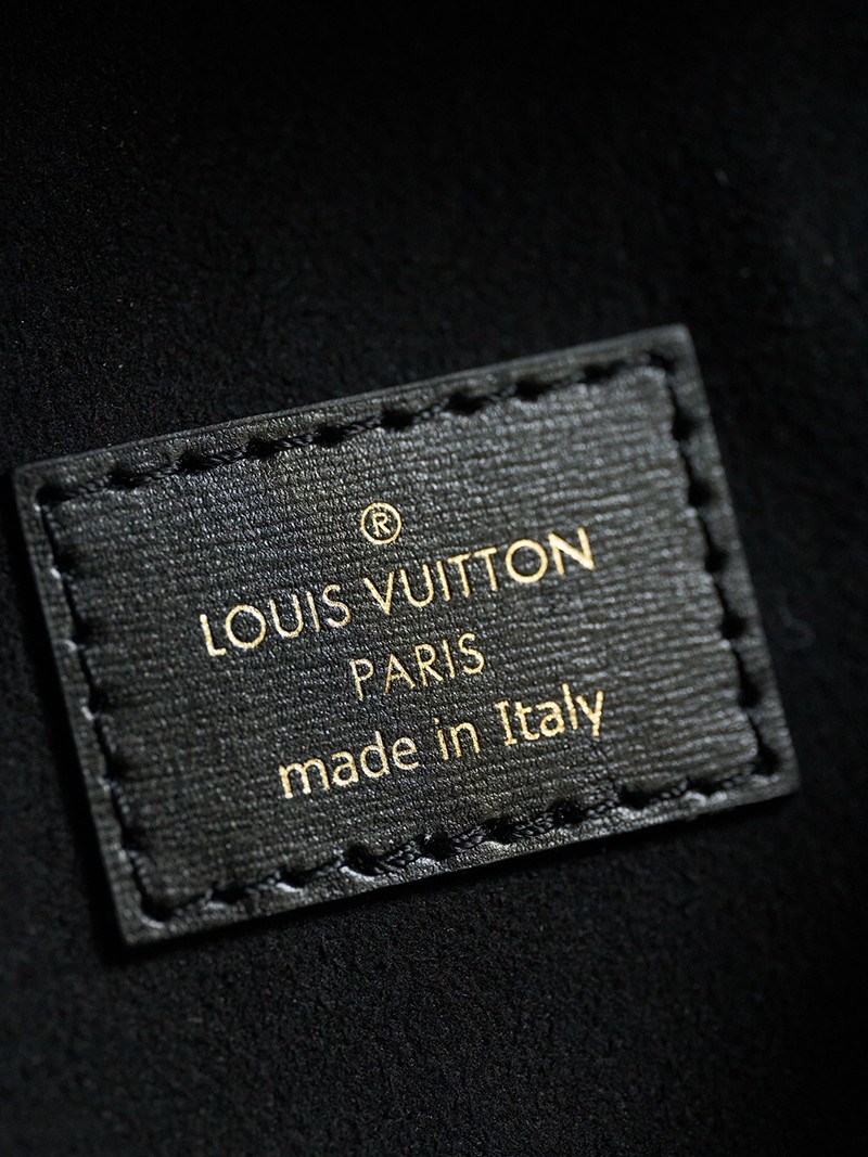 Vanity Chain Pouch M47125