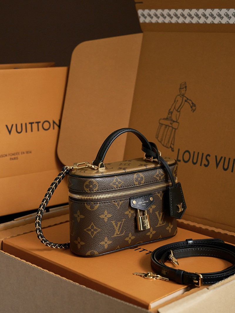 Vanity Chain Pouch M47125