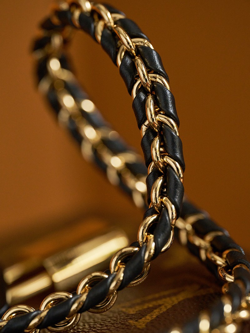 Vanity Chain Pouch M47125