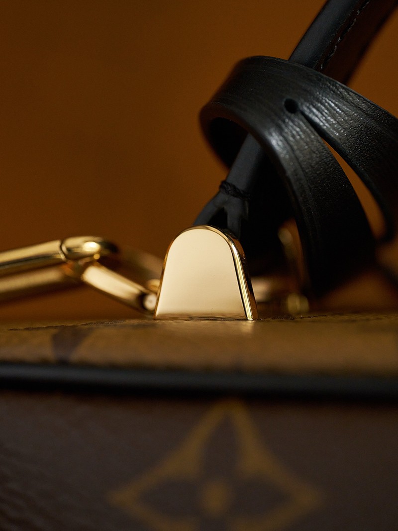 Vanity Chain Pouch M47125