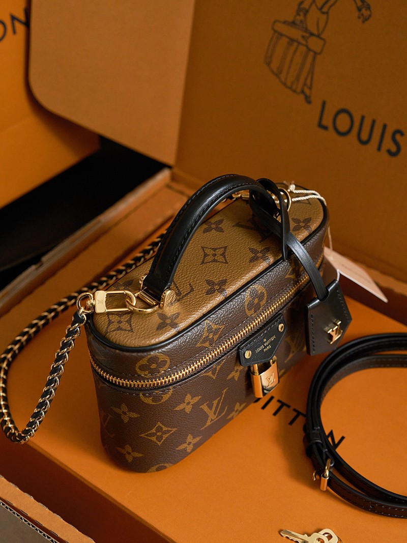 Vanity Chain Pouch M47125