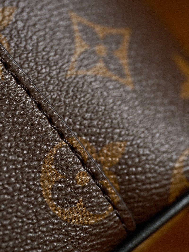 Vanity Chain Pouch M47125