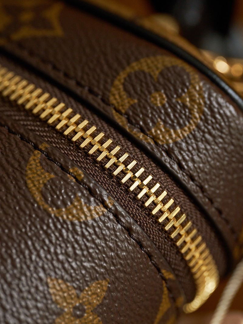 Vanity Chain Pouch M47125