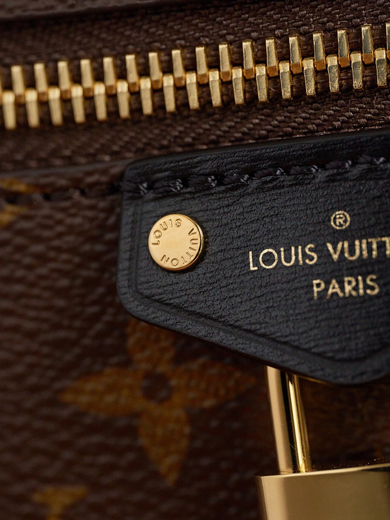 Vanity Chain Pouch M47125