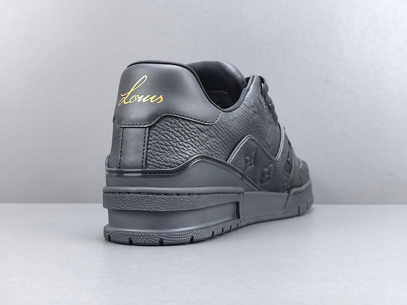 LV Trainer Sneaker 007