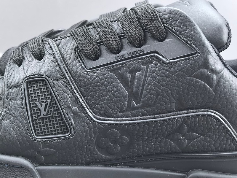LV Trainer Sneaker 007