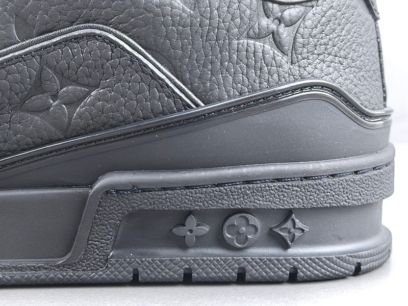 LV Trainer Sneaker 007