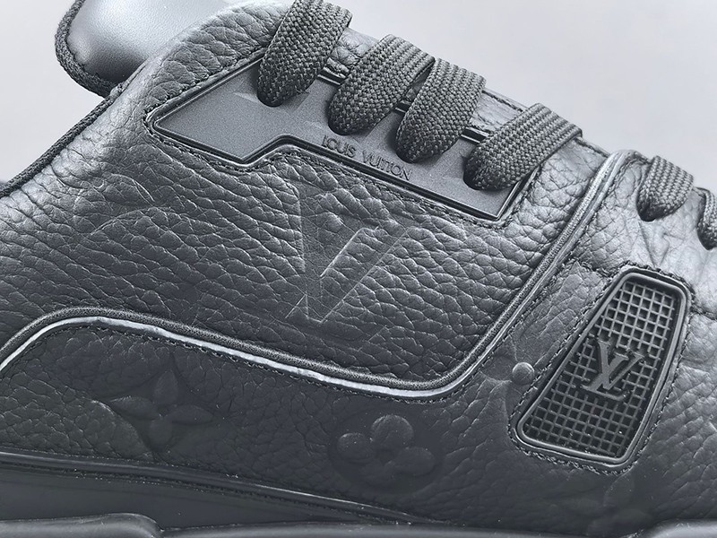 LV Trainer Sneaker 007