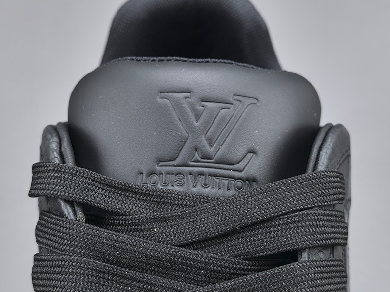 LV Trainer Sneaker 007