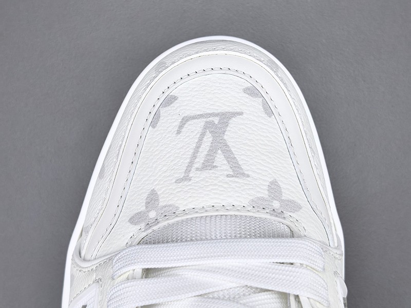 LV Trainer Sneaker 008