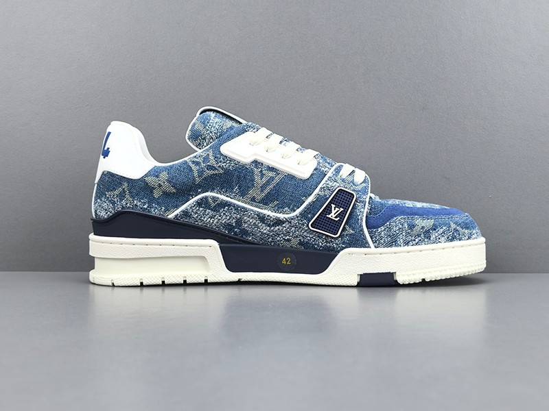 LV Trainer Sneaker 009