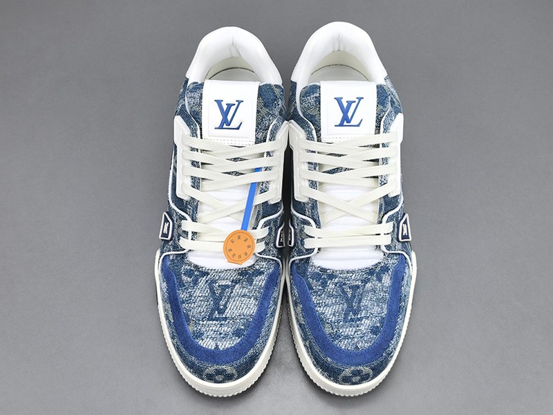 LV Trainer Sneaker 009