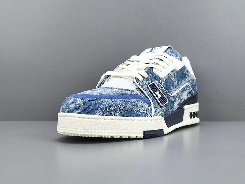 LV Trainer Sneaker 009