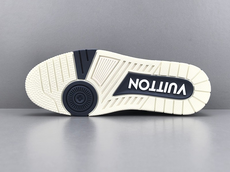 LV Trainer Sneaker 009