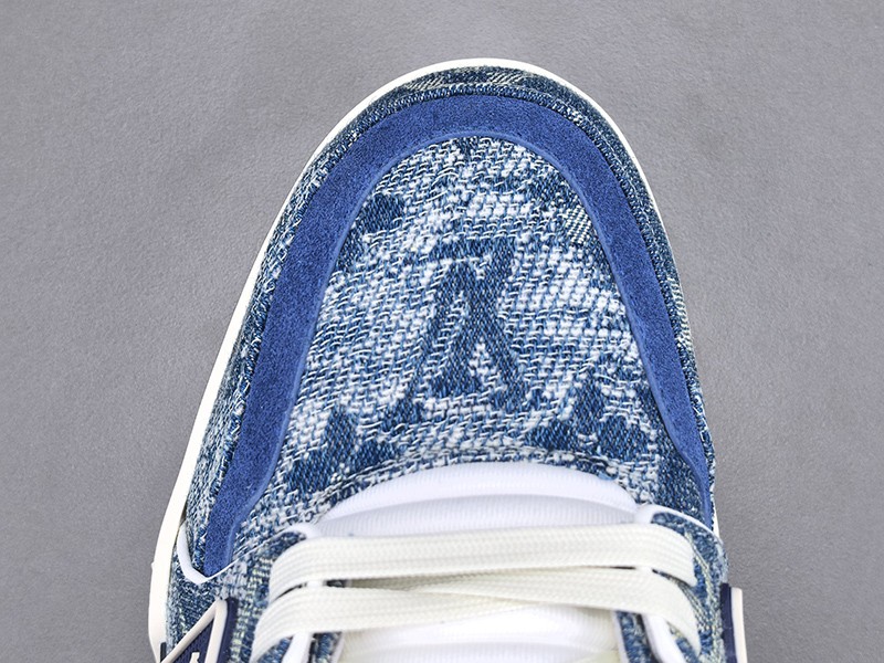 LV Trainer Sneaker 009