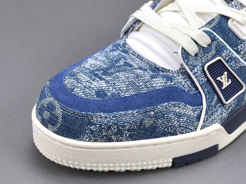 LV Trainer Sneaker 009