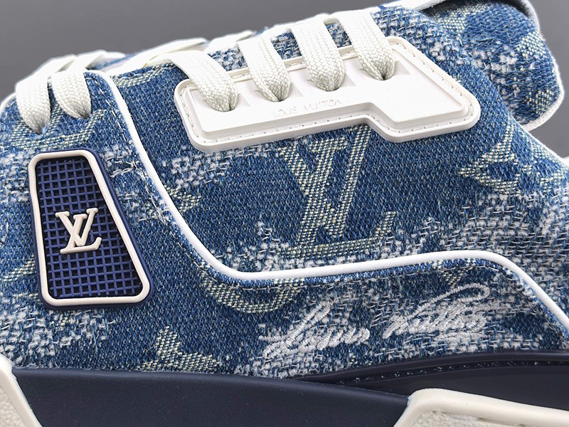 LV Trainer Sneaker 009