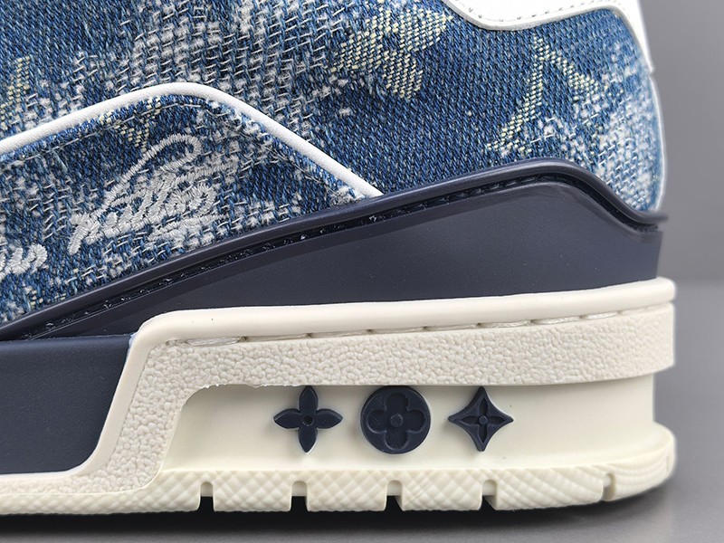 LV Trainer Sneaker 009