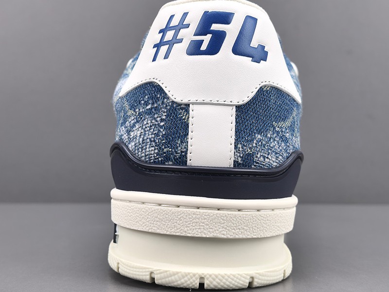 LV Trainer Sneaker 009