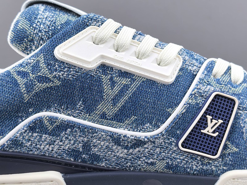 LV Trainer Sneaker 009