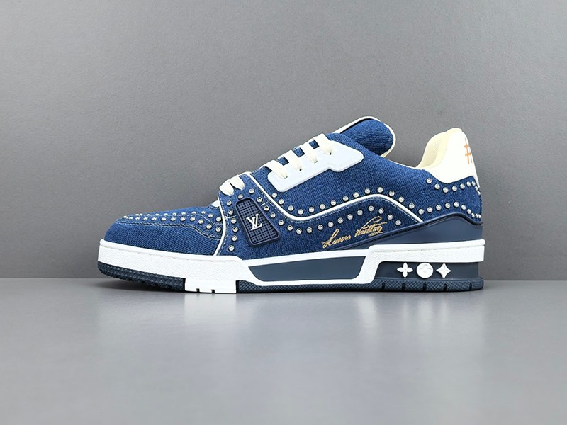 LV Trainer Sneaker 010