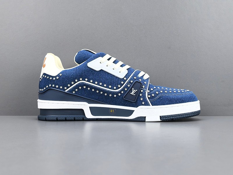 LV Trainer Sneaker 010