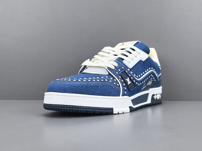 LV Trainer Sneaker 010
