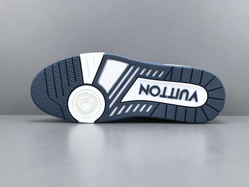 LV Trainer Sneaker 010