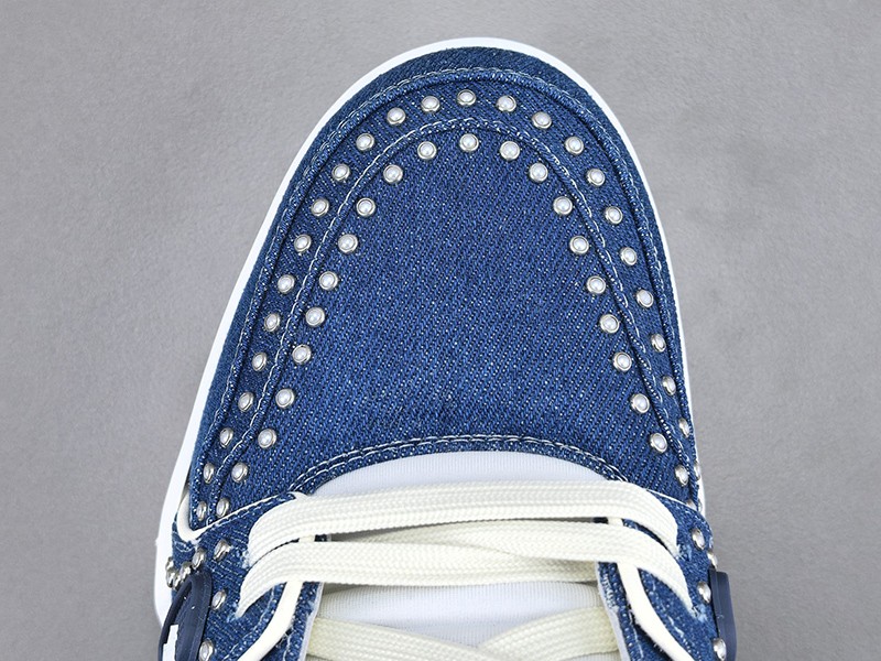 LV Trainer Sneaker 010