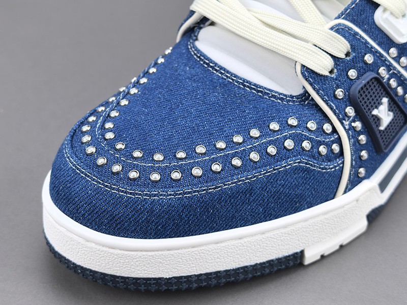 LV Trainer Sneaker 010