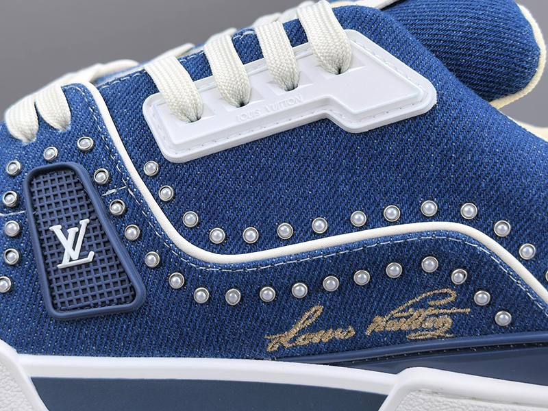 LV Trainer Sneaker 010