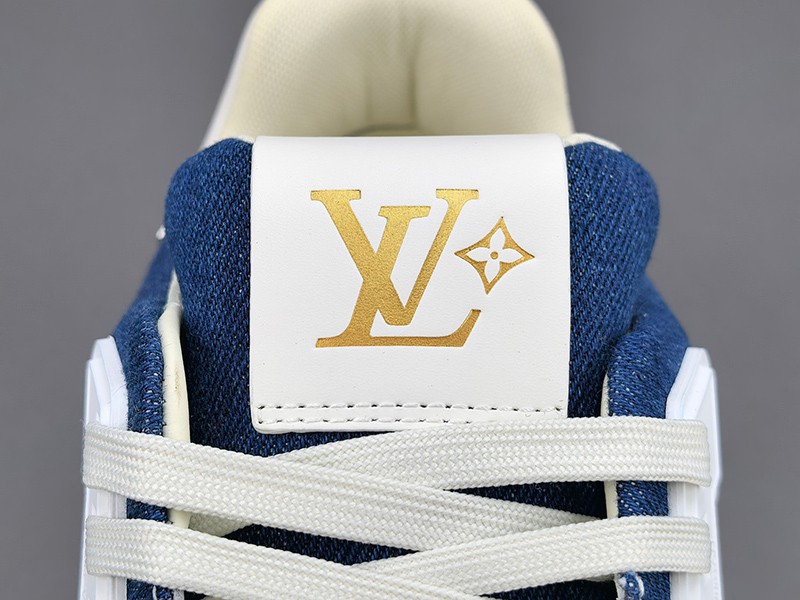 LV Trainer Sneaker 010