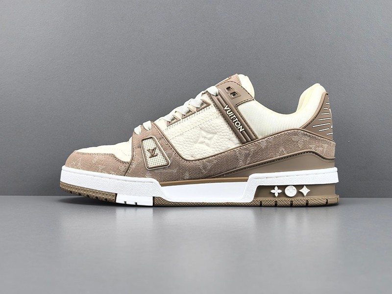 LV Trainer Sneaker 011