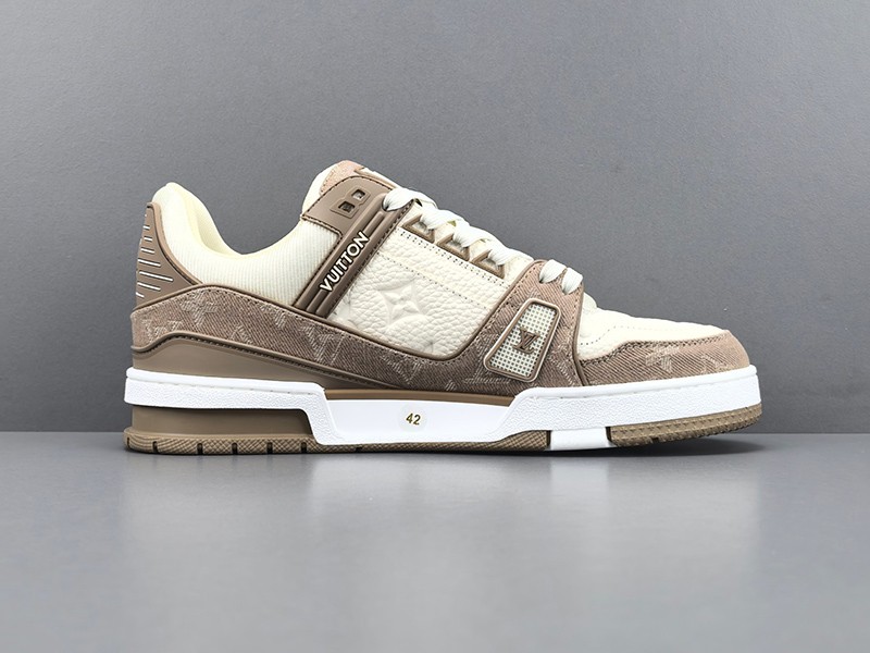 LV Trainer Sneaker 011