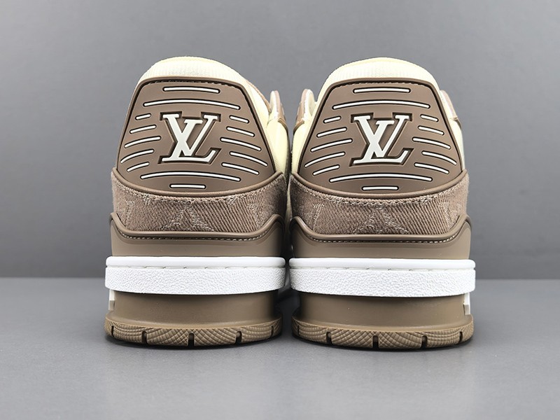 LV Trainer Sneaker 011