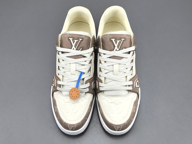 LV Trainer Sneaker 011