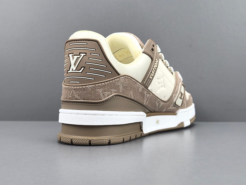 LV Trainer Sneaker 011