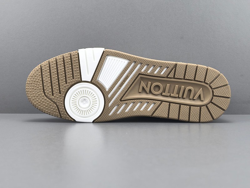 LV Trainer Sneaker 011
